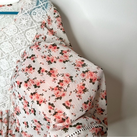 Torrid Chasing Ditsy Floral Lace Inset Chiffon Blouse Pink and White Size Large - Picture 10 of 15